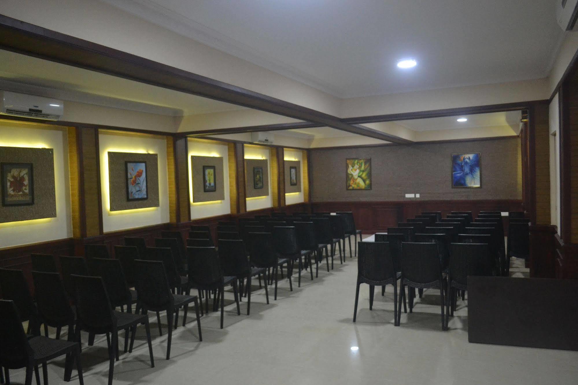 Atlas Airport Hotel Apartment Nedumbassery Esterno foto